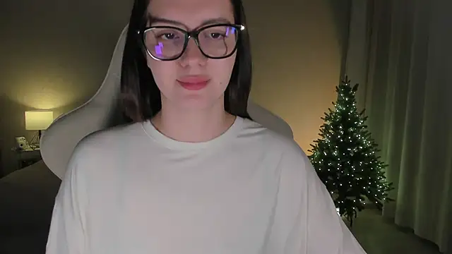 Snapshot of Sonia_moon_ chatting on 12.28.24 Sonia moon  online show from 12.28.24