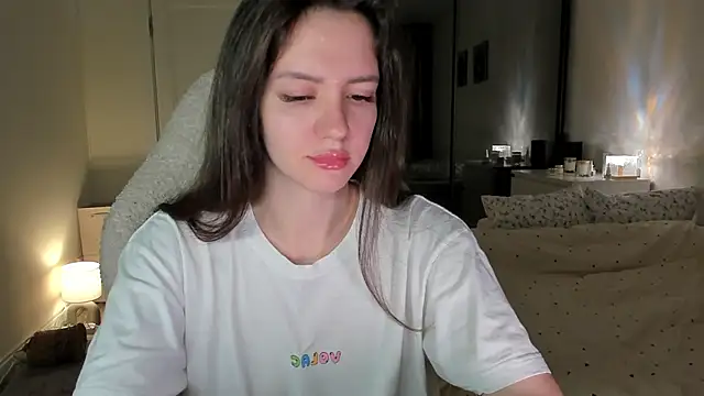 Snapshot of Sonia_moon_ chatting on 10.13.25 Sonia moon  online show from 10.13.25