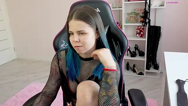 Snapshot of Latex_Kitty chatting on 03.19.26 Latex Kitty online show from 03.19.26