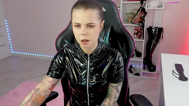 Snapshot of Latex_Kitty chatting on 03.25.26 Latex Kitty online show from 03.25.26