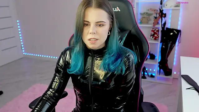 Snapshot of Latex_Kitty chatting on 04.01.26 Latex Kitty online show from 04.01.26