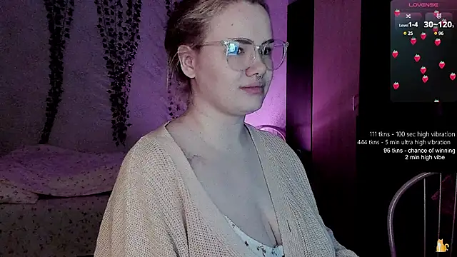 strawberry elfcat online show from 05.11.26
