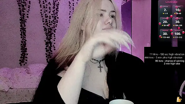 strawberry elfcat online show from 06.11.26