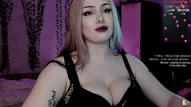 strawberry elfcat online show from 06.18.26