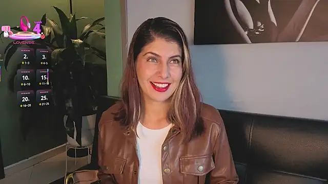 Snapshot of scarlett_moore chatting on 04.17.26 scarlett moore online show from 04.17.26
