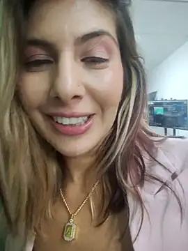 Snapshot of scarlett_moore chatting on 04.18.26 scarlett moore online show from 04.18.26