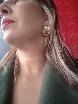 Snapshot of scarlett_moore chatting on 04.24.26 scarlett moore online show from 04.24.26