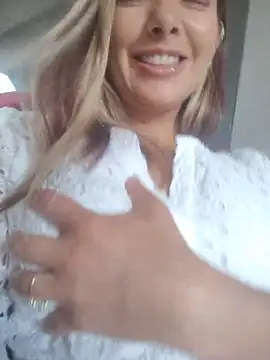 Snapshot of scarlett_moore chatting on 05.18.26 scarlett moore online show from 05.18.26