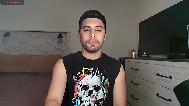 Snapshot of thonylewys chatting on 10.17.25 thonylewys online show from 10.17.25