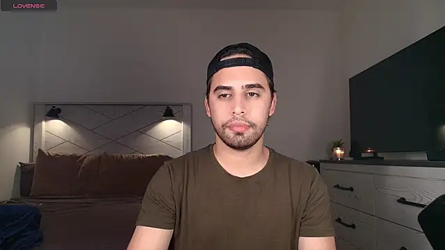 Snapshot of thonylewys chatting on 10.18.25 thonylewys online show from 10.18.25