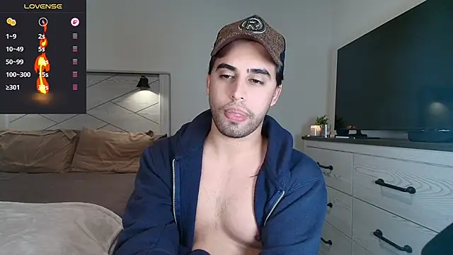 Snapshot of thonylewys chatting on 10.24.25 thonylewys online show from 10.24.25