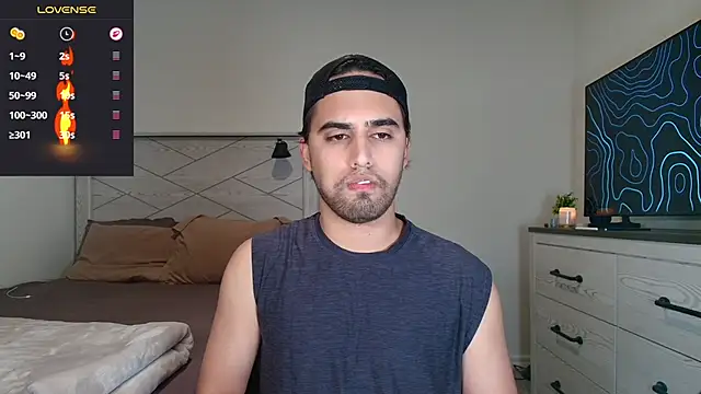 Snapshot of thonylewys chatting on 10.27.25 thonylewys online show from 10.27.25