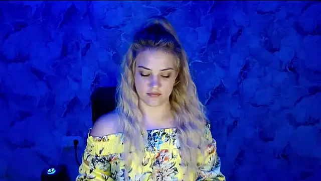 Snapshot of nika_gold1 chatting on 06.15.26 nika gold1 online show from 06.15.26
