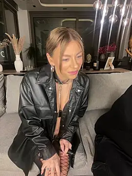 Snapshot of SexOnMyLvL chatting on 02.11.25 SexOnMyLvL online show from 02.11.25