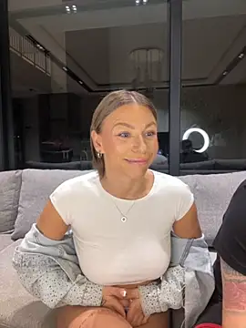 Snapshot of SexOnMyLvL chatting on 10.08.25 SexOnMyLvL online show from 10.08.25