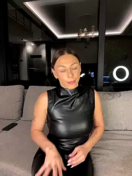 Snapshot of SexOnMyLvL chatting on 10.31.25 SexOnMyLvL online show from 10.31.25