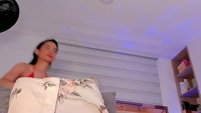 Snapshot of violetta-brown1 chatting on 12.10.24 violetta-brown1 online show from 12.10.24