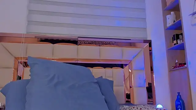 Snapshot of violetta-brown1 chatting on 03.01.25 violetta-brown1 online show from 03.01.25