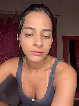 Snapshot of violetta-brown1 chatting on 12.04.25 violetta-brown1 online show from 12.04.25