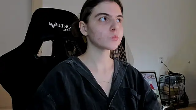 Snapshot of emmamurrr chatting on 12.22.24 emmamurrr online show from 12.22.24