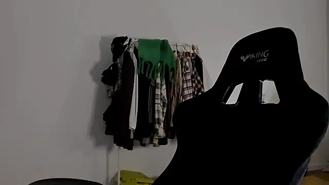 Snapshot of emmamurrr chatting on 12.22.24 emmamurrr online show from 12.22.24