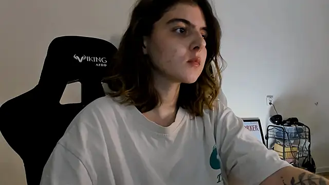 Snapshot of emmamurrr chatting on 12.23.24 emmamurrr online show from 12.23.24