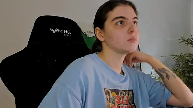 Snapshot of emmamurrr chatting on 01.13.25 emmamurrr online show from 01.13.25