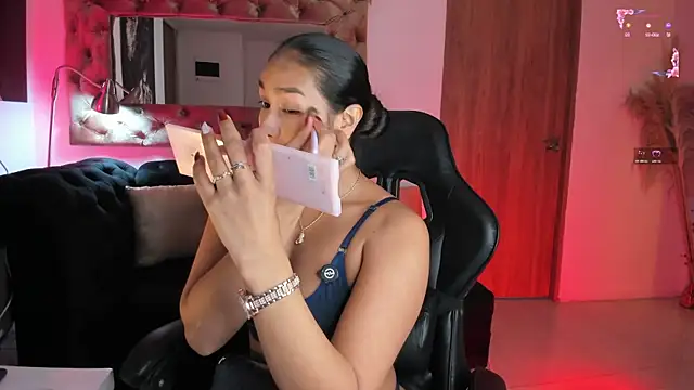 AmelyaMann online show from 04.17.26