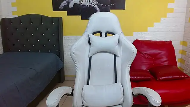 isabeautyx19 online show from 04.10.26