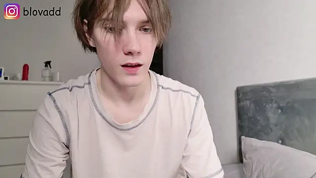 callmenineoneseven online show from 07.10.26