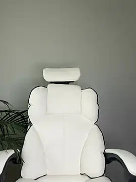 Snapshot of Vladamais chatting on 01.06.25 Vladamais online show from 01.06.25