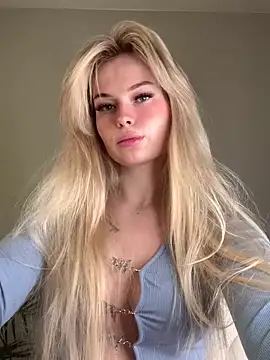 Snapshot of Vladamais chatting on 01.11.25 Vladamais online show from 01.11.25