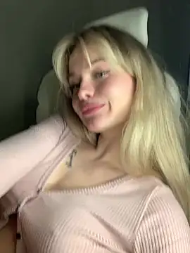 Snapshot of Vladamais chatting on 02.13.25 Vladamais online show from 02.13.25