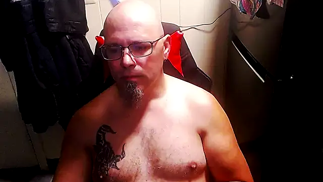 KrazyLegz online show from 10.05.25