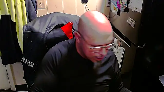 KrazyLegz online show from 11.28.25