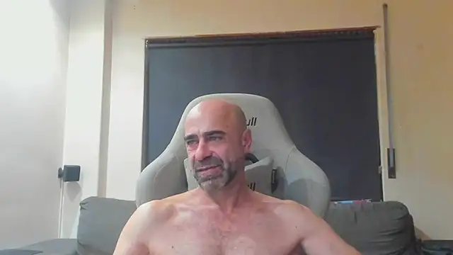 Snapshot of Bicopflirt chatting on 10.10.25 Bicopflirt online show from 10.10.25