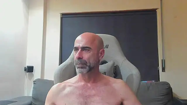 Snapshot of Bicopflirt chatting on 10.20.25 Bicopflirt online show from 10.20.25