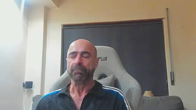 Snapshot of Bicopflirt chatting on 11.04.25 Bicopflirt online show from 11.04.25