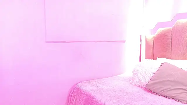 LoveQueen2 online show from 02.28.26