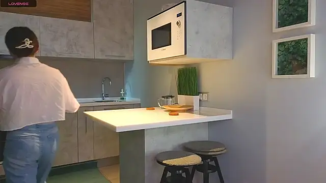 DonnaBurkee online show from 10.09.25