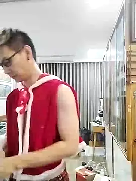 Snapshot of horny_slavedog chatting on 12.24.24 horny slavedog online show from 12.24.24