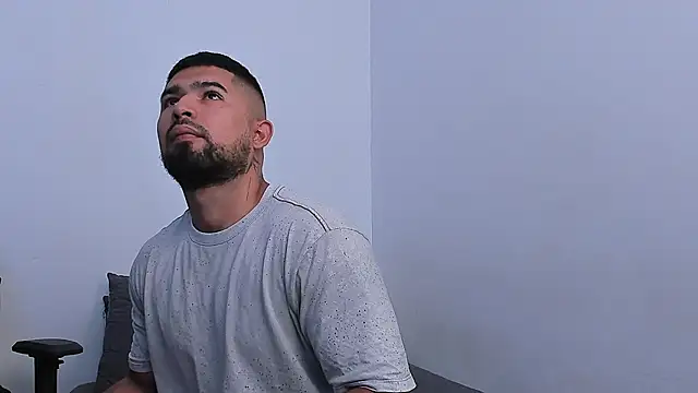 Snapshot of ethaanjones chatting on 02.23.25 ethaanjones online show from 02.23.25