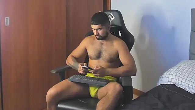 Snapshot of ethaanjones chatting on 09.17.25 ethaanjones online show from 09.17.25