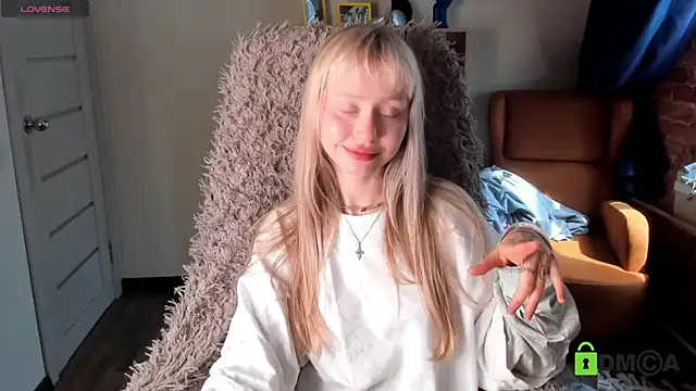 Snapshot of MalenaErnman chatting on 05.17.26 MalenaErnman online show from 05.17.26