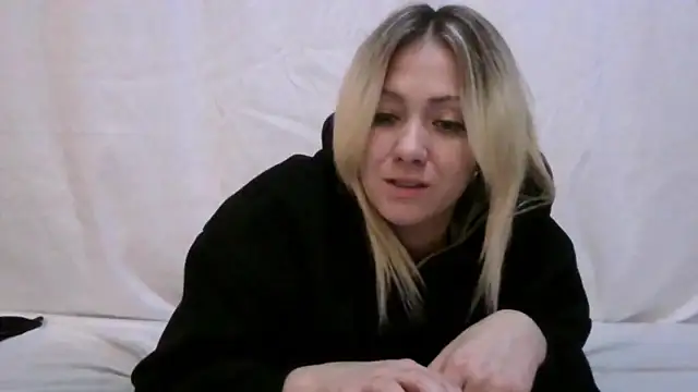 Snapshot of SallyCumLaude chatting on 02.26.25 SallyCumLaude online show from 02.26.25