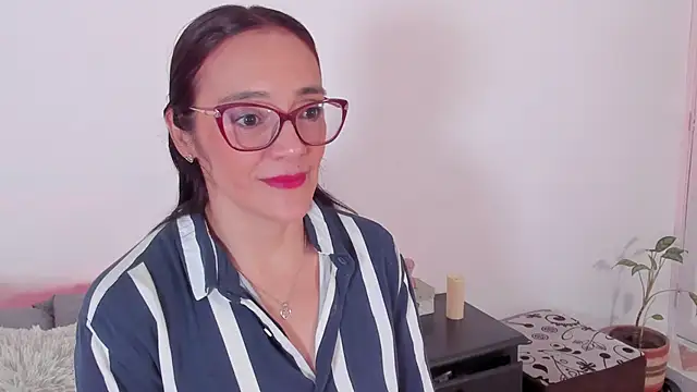 Snapshot of Jessica_Herrera_ chatting on 04.22.26 Jessica Herrera online show from 04.22.26