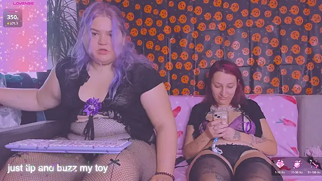 Freakcute  online show from 10.23.25