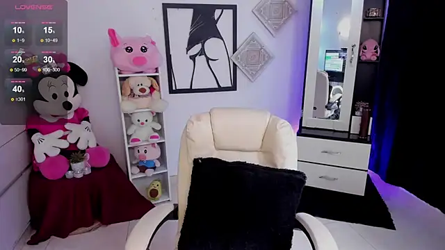 Snapshot of chloejones__ chatting on 01.25.25 chloejones online show from 01.25.25