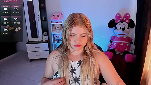 Snapshot of chloejones__ chatting on 02.25.25 chloejones online show from 02.25.25