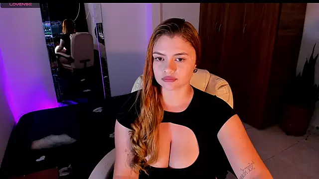 Snapshot of chloejones__ chatting on 07.28.26 chloejones online show from 07.28.26